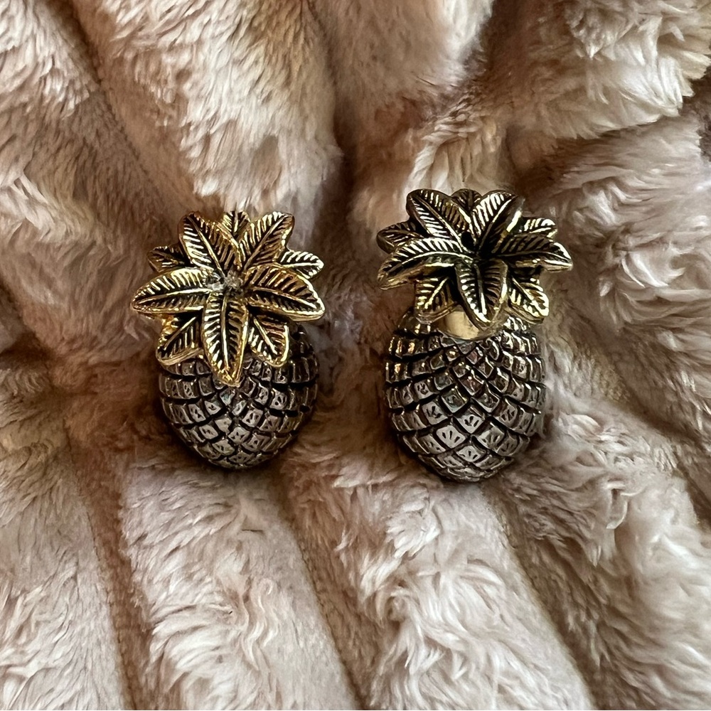 Gold and Silver Pineapple Salt & Pepper Shakers EUC - Picture 3 of 6